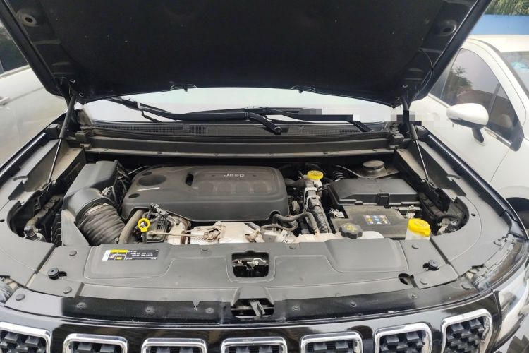 Used Jeep Grand Commander 2022 2.0T Two-Wheel Drive Elite Version Engine Bay