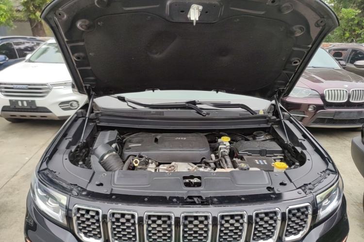 Used Jeep Grand Commander 2022 2.0T Two-Wheel Drive Luxury Version Engine Bay