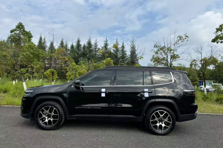 Used Jeep Grand Commander 2022 2.0T Two-Wheel Drive Elite Version Exterior 3
