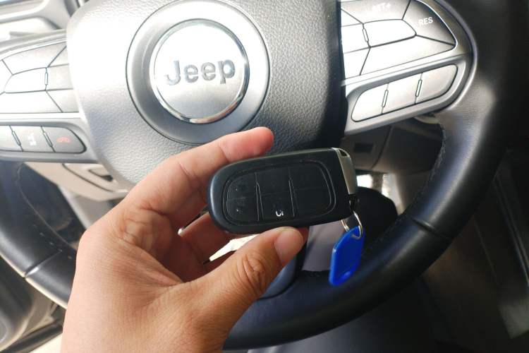 Used Jeep Grand Commander 2022 2.0T Two-Wheel Drive Luxury Version Interior 1