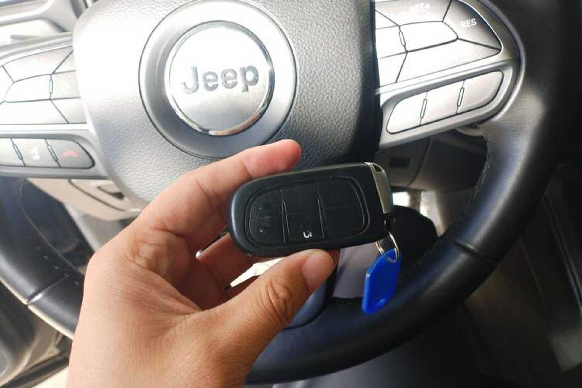 Used Jeep Grand Commander 2022 2.0T Two-Wheel Drive Luxury Version Interior 1