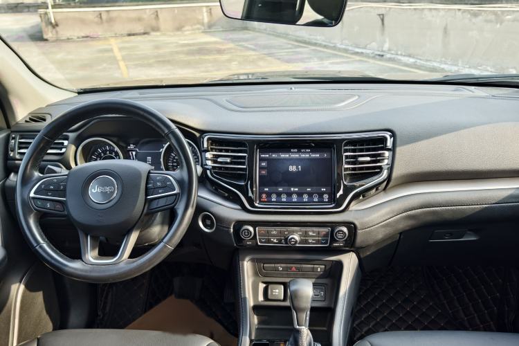 Used Jeep Grand Commander 2022 2.0T Two-Wheel Drive Elite Version Interior 1
