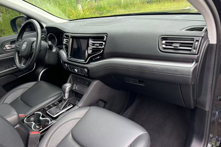 Used Jeep Grand Commander 2022 2.0T Two-Wheel Drive Luxury Version Interior 11