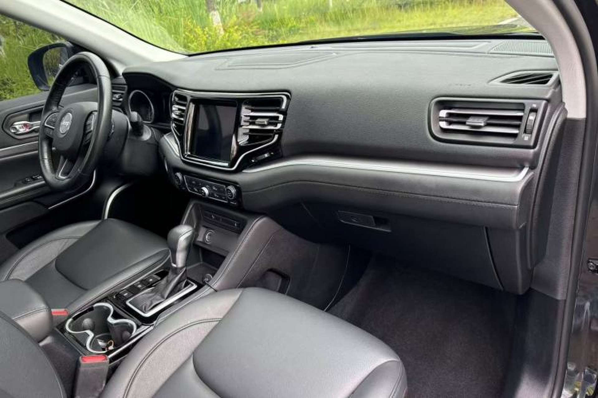 Used Jeep Grand Commander 2022 2.0T Two-Wheel Drive Luxury Version Interior 11