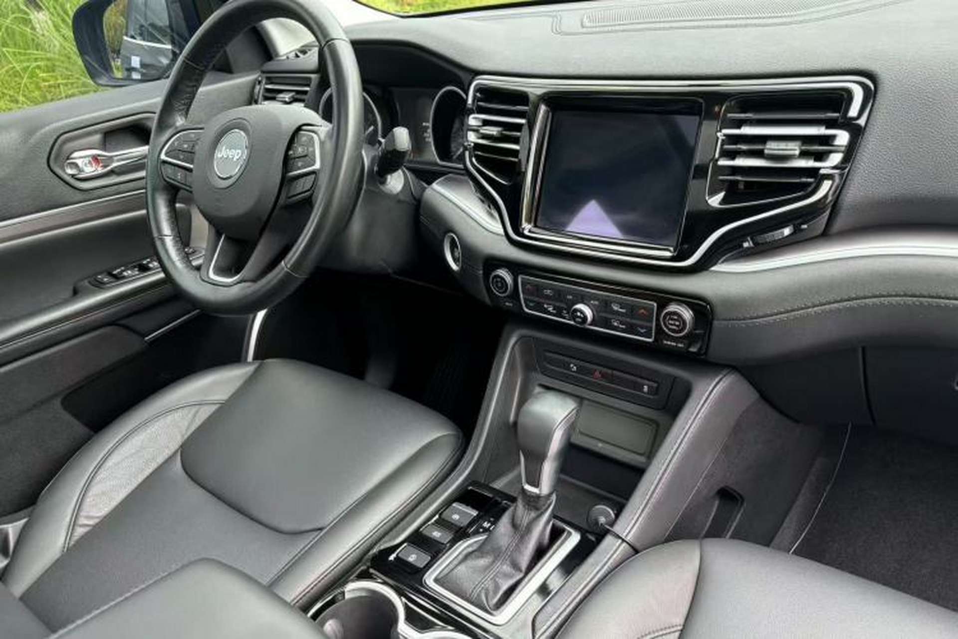 Used Jeep Grand Commander 2022 2.0T Two-Wheel Drive Luxury Version Interior 12