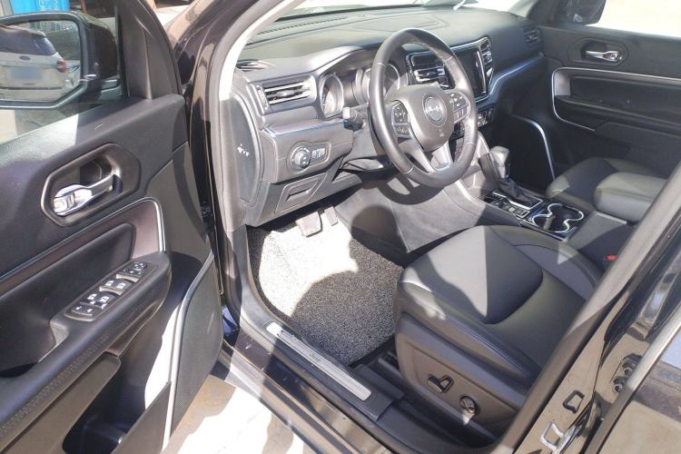 Used Jeep Grand Commander 2022 2.0T Two-Wheel Drive Luxury Version Interior 3