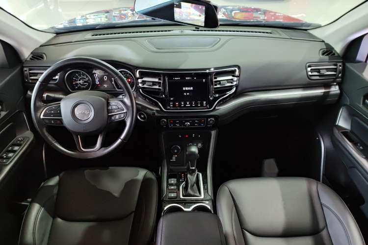 Used Jeep Grand Commander 2022 2.0T Four-Wheel Drive Luxury Edition Interior 3