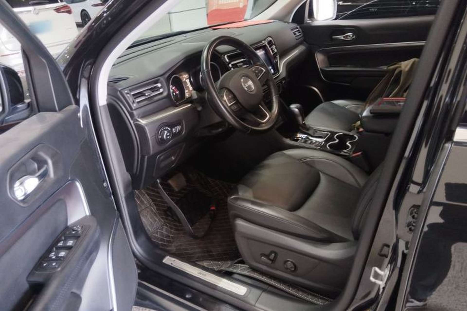 Used Jeep Grand Commander 2022 2.0T Two-Wheel Drive Luxury Version Interior 3