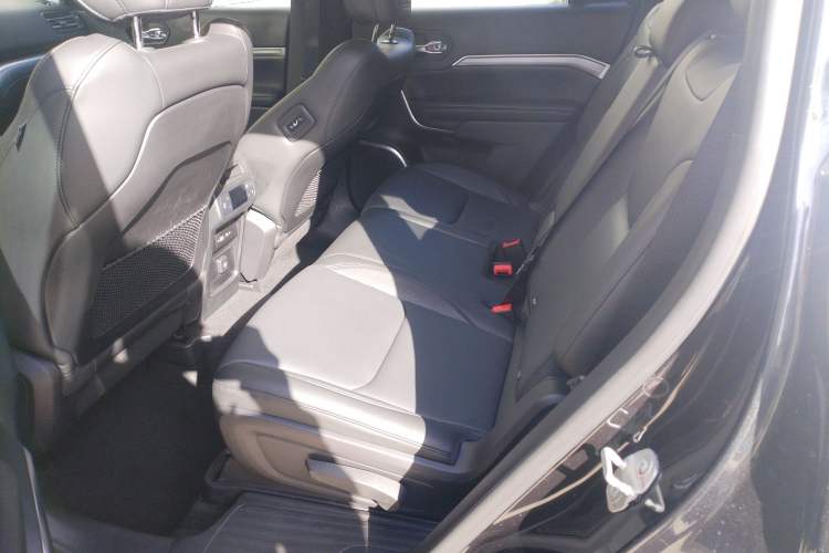 Used Jeep Grand Commander 2022 2.0T Two-Wheel Drive Luxury Version Interior 4