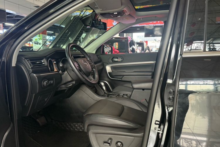 Used Jeep Grand Commander 2022 2.0T Two-Wheel Drive Luxury Version Interior 4