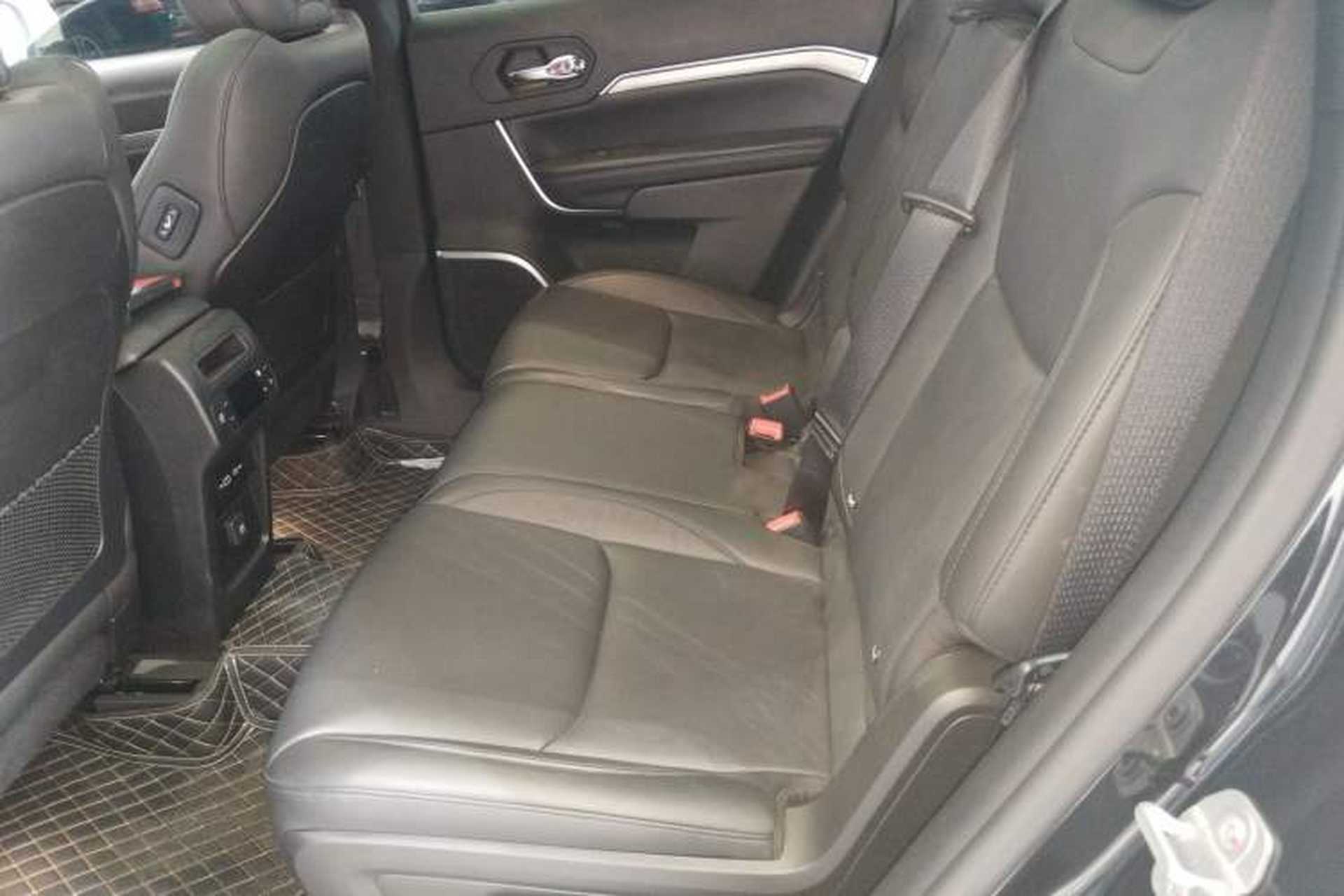 Used Jeep Grand Commander 2022 2.0T Two-Wheel Drive Luxury Version Interior 4