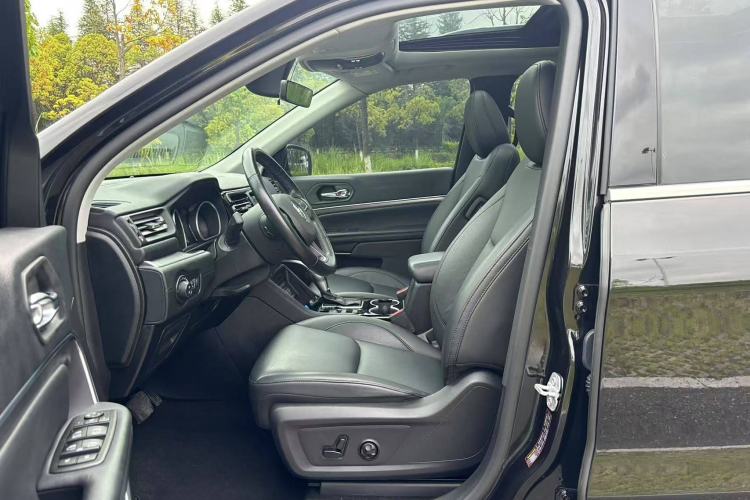 Used Jeep Grand Commander 2022 2.0T Two-Wheel Drive Luxury Version Interior 4