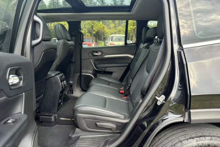 Used Jeep Grand Commander 2022 2.0T Two-Wheel Drive Elite Version Interior 5