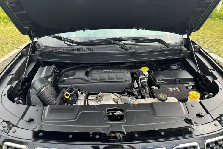 Used Jeep Grand Commander 2022 2.0T Two-Wheel Drive Elite Version Interior 8