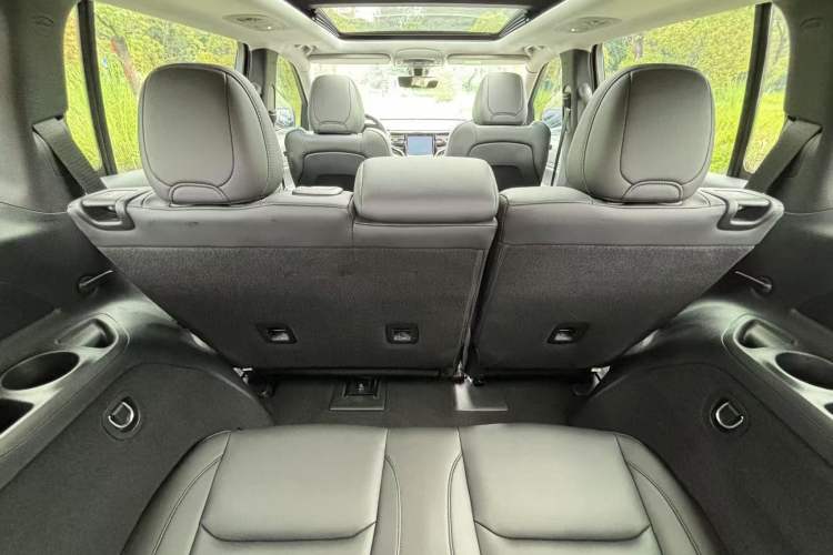 Used Jeep Grand Commander 2022 2.0T Two-Wheel Drive Luxury Version Interior 8