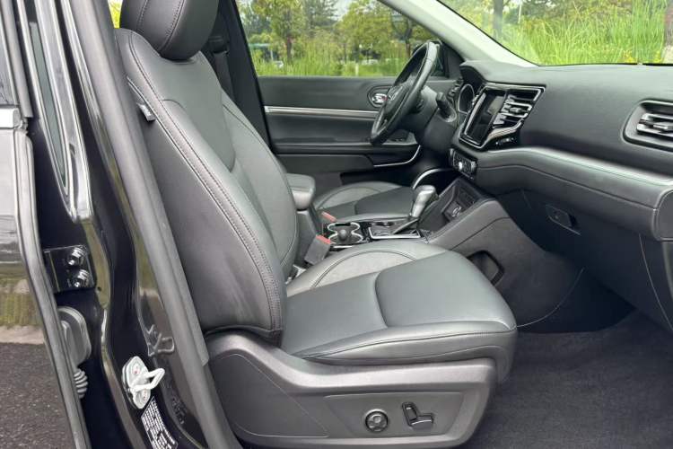 Used Jeep Grand Commander 2022 2.0T Two-Wheel Drive Luxury Version Interior 8