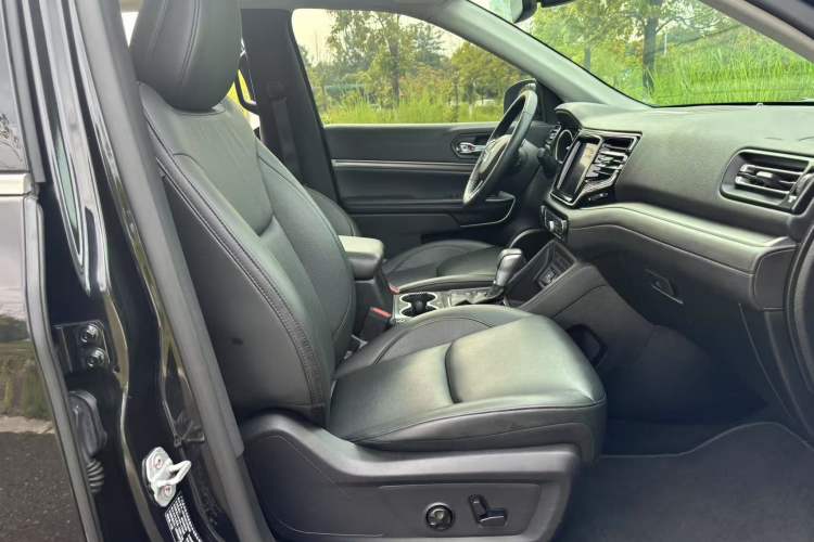 Used Jeep Grand Commander 2022 2.0T Two-Wheel Drive Elite Version Interior 9