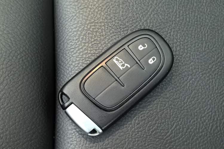 Used Jeep Grand Commander 2022 2.0T Four-Wheel Drive Luxury Edition Interior 9