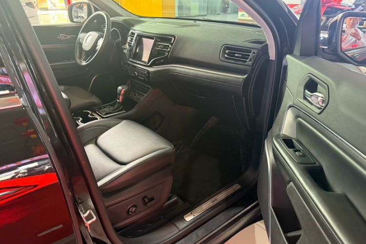Used Jeep Grand Commander 2022 2.0T Two-Wheel Drive Luxury Version Interior 9