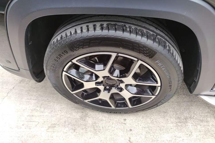 Used Jeep Grand Commander 2022 2.0T Two-Wheel Drive Luxury Version Left Front Wheel Hub