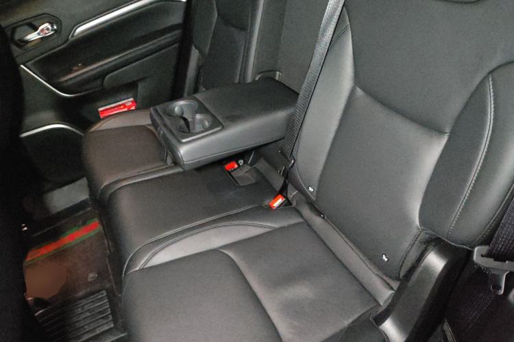 Used Jeep Grand Commander 2022 2.0T Two-Wheel Drive Elite Version Left Rear Seat