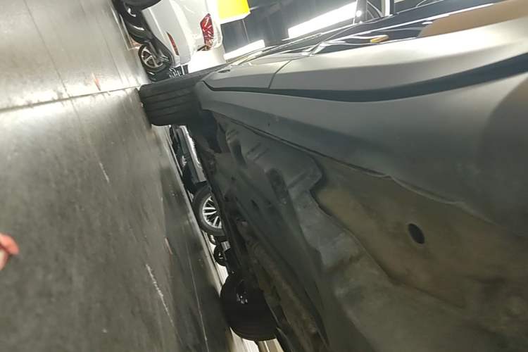 Used Jeep Grand Commander 2022 2.0T Four-Wheel Drive Luxury Edition Left Side Sill
