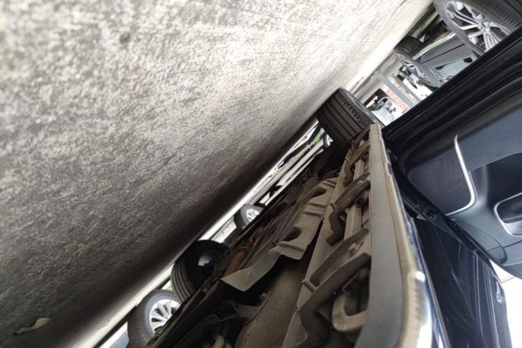 Used Jeep Grand Commander 2022 2.0T Two-Wheel Drive Luxury Version Left Side Sill