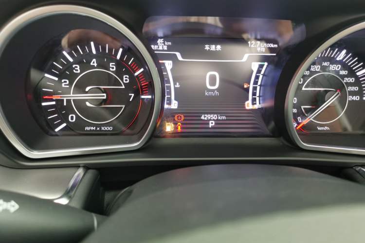 Used Jeep Grand Commander 2022 2.0T Four-Wheel Drive Luxury Edition Odometer Close Up
