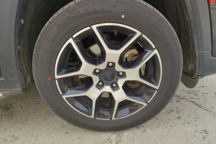 Used Jeep Grand Commander 2022 2.0T Two-Wheel Drive Luxury Version Right Front Wheel Hub