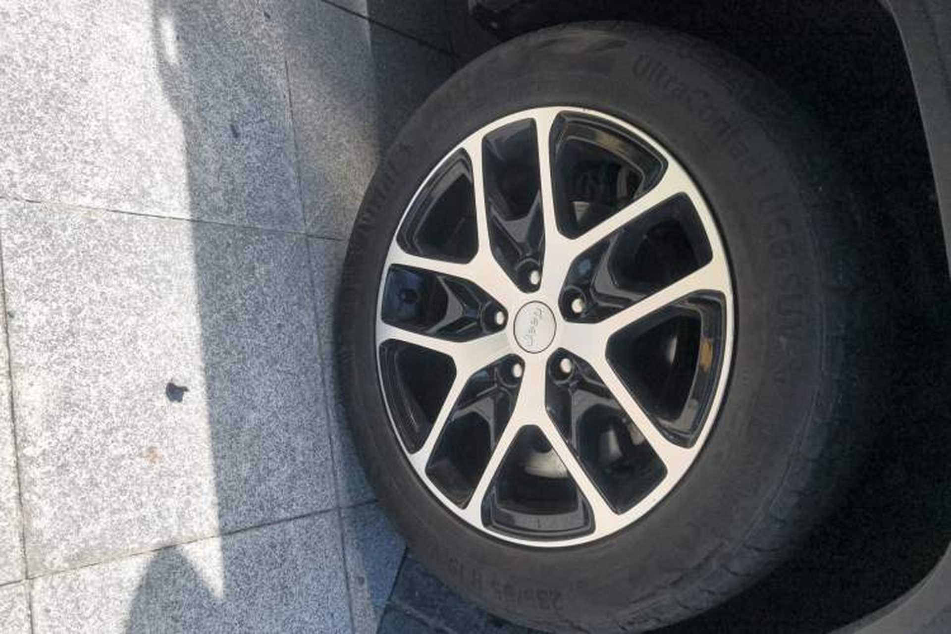 Used Jeep Grand Commander 2022 2.0T Four-Wheel Drive Luxury Edition Right Front Wheel Hub