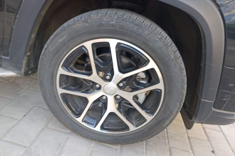 Used Jeep Grand Commander 2022 2.0T Four-Wheel Drive Luxury Edition Right Front Wheel Hub