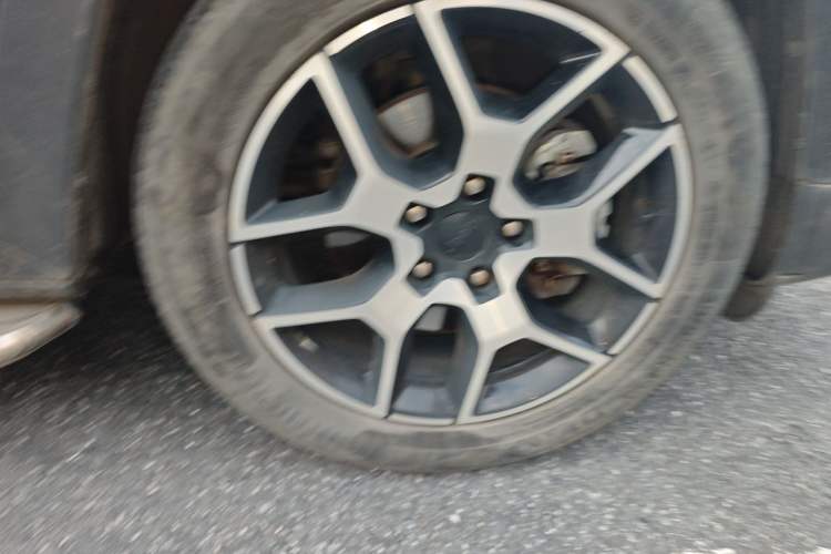 Used Jeep Grand Commander 2022 2.0T Two-Wheel Drive Luxury Version Right Front Wheel Hub