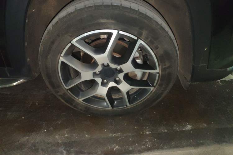 Used Jeep Grand Commander 2022 2.0T Two-Wheel Drive Luxury Version Right Front Wheel Hub
