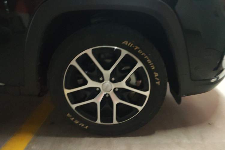 Used Jeep Grand Commander 2022 2.0T Four-Wheel Drive Luxury Edition Right Front Wheel Hub