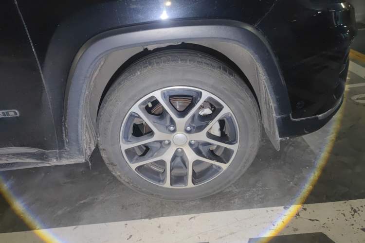 Used Jeep Grand Commander 2022 2.0T Four-Wheel Drive Luxury Edition Right Front Wheel Hub