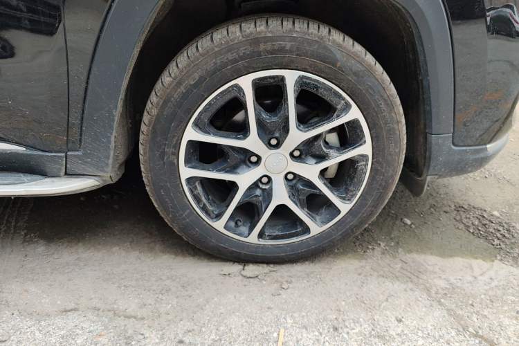 Used Jeep Grand Commander 2022 2.0T Four-Wheel Drive Luxury Edition Right Front Wheel Hub