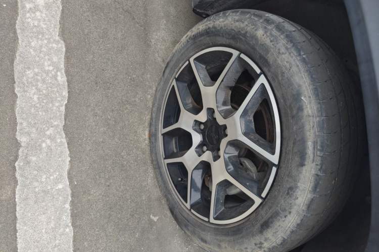 Used Jeep Grand Commander 2022 2.0T Two-Wheel Drive Luxury Version Right Front Wheel Hub