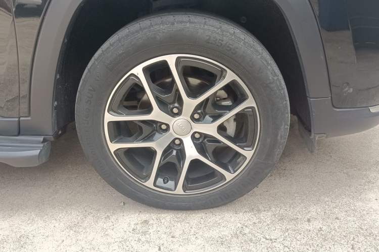 Used Jeep Grand Commander 2022 2.0T Four-Wheel Drive Luxury Edition Right Front Wheel Hub
