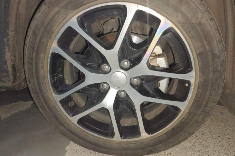 Used Jeep Grand Commander 2022 2.0T Four-Wheel Drive Luxury Edition Right Front Wheel Hub