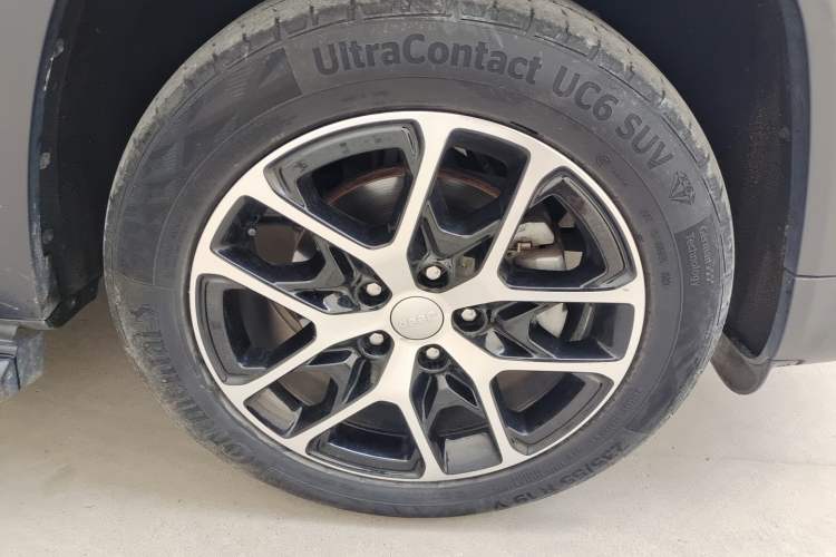 Used Jeep Grand Commander 2022 2.0T Four-Wheel Drive Luxury Edition Right Front Wheel Hub
