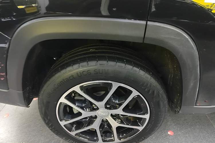 Used Jeep Grand Commander 2022 2.0T Four-Wheel Drive Luxury Edition Right Rear Wheel Hub