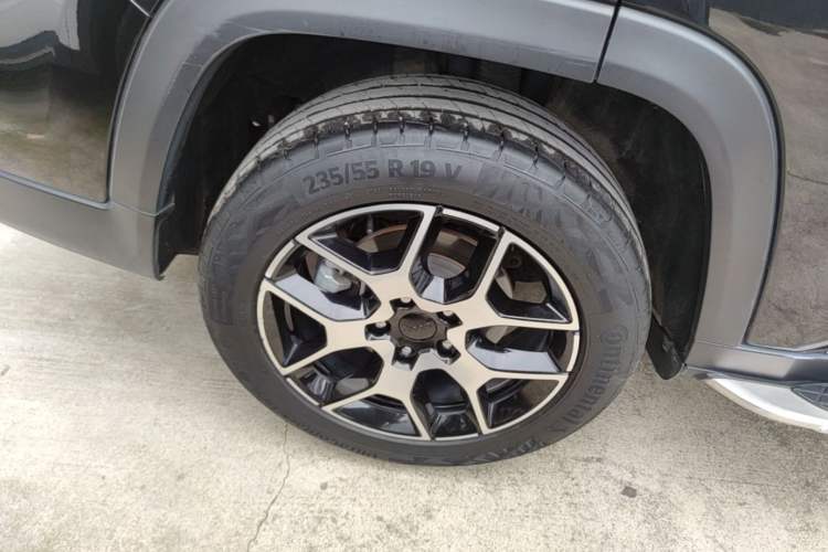 Used Jeep Grand Commander 2022 2.0T Two-Wheel Drive Luxury Version Right Rear Wheel Hub