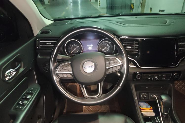 Used Jeep Grand Commander 2022 2.0T Two-Wheel Drive Luxury Version Steering Wheel
