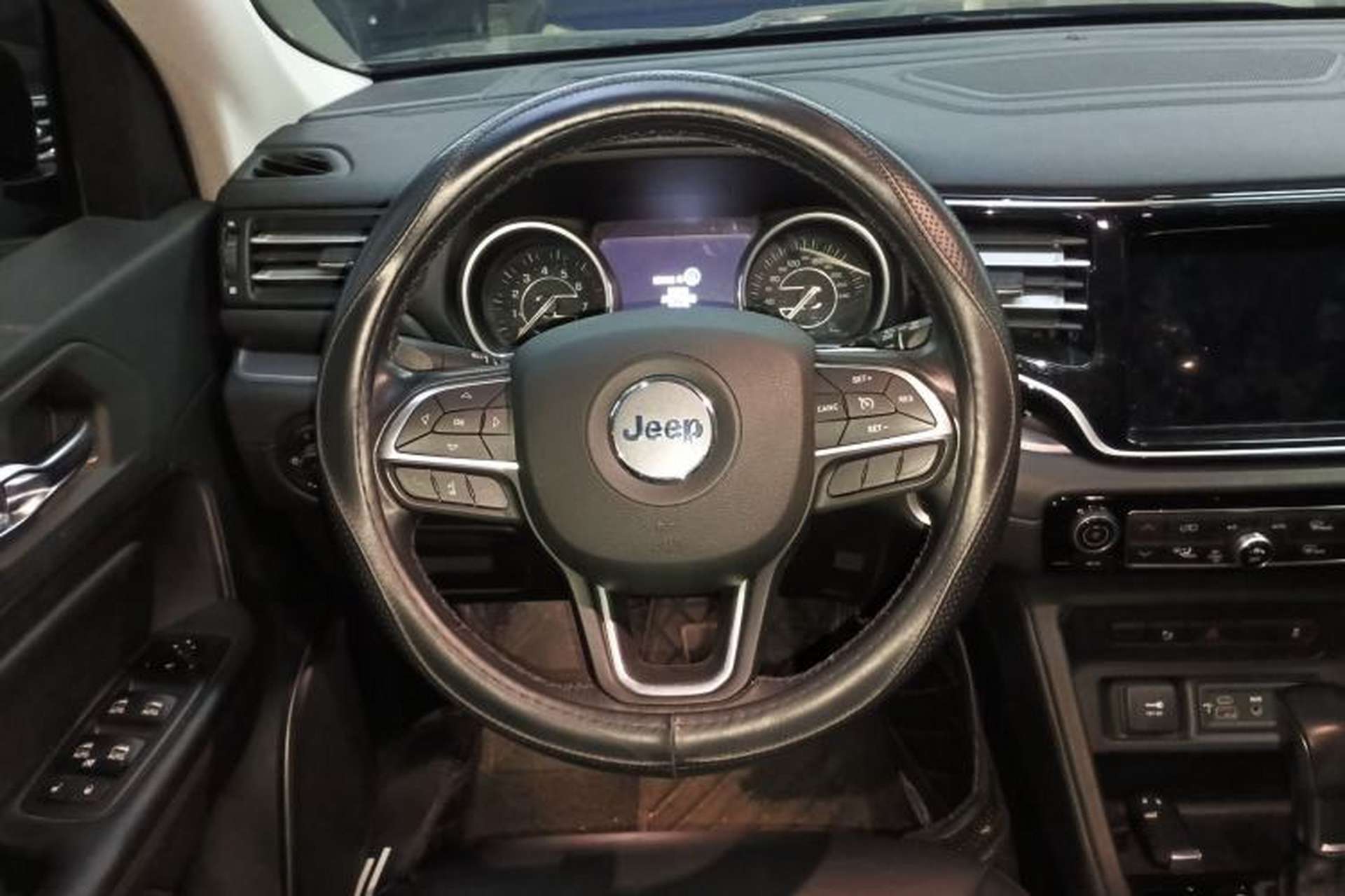 Used Jeep Grand Commander 2022 2.0T Two-Wheel Drive Elite Version Steering Wheel