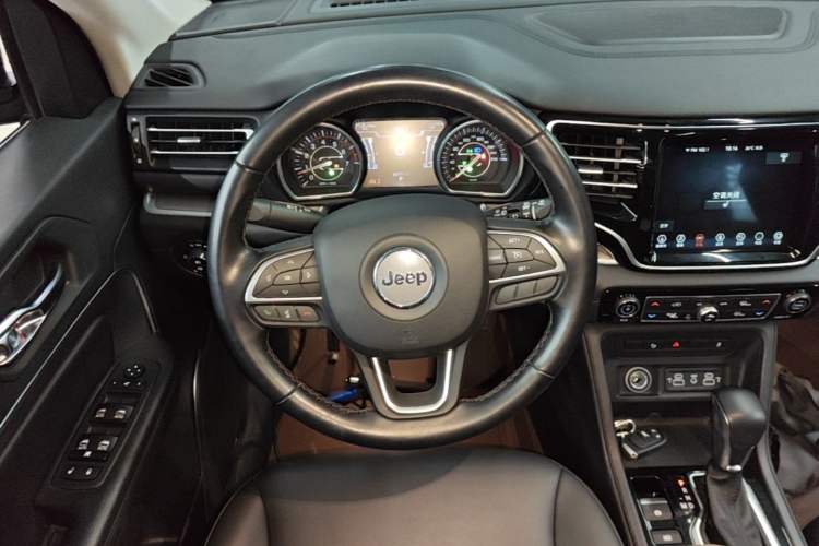 Used Jeep Grand Commander 2022 2.0T Two-Wheel Drive Luxury Version Steering Wheel