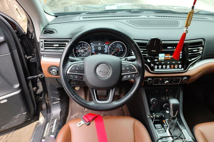 Used Jeep Grand Commander 2022 2.0T Four-Wheel Drive Luxury Edition Steering Wheel