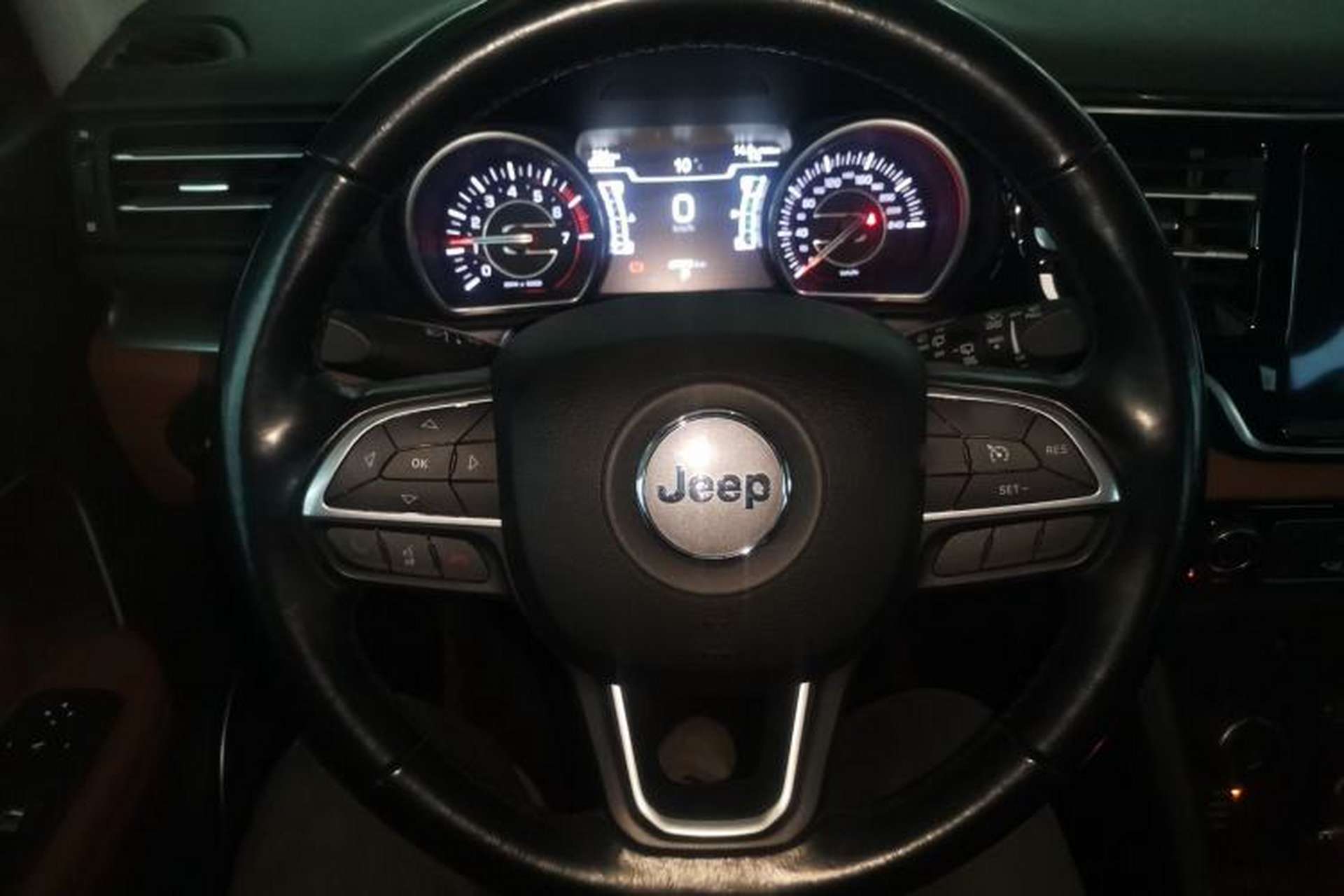 Used Jeep Grand Commander 2022 2.0T Four-Wheel Drive Luxury Edition Steering Wheel