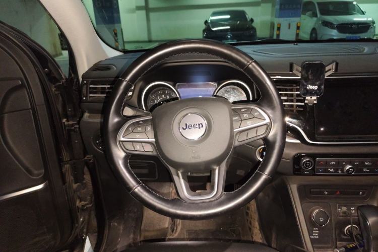 Used Jeep Grand Commander 2022 2.0T Four-Wheel Drive Luxury Edition Steering Wheel