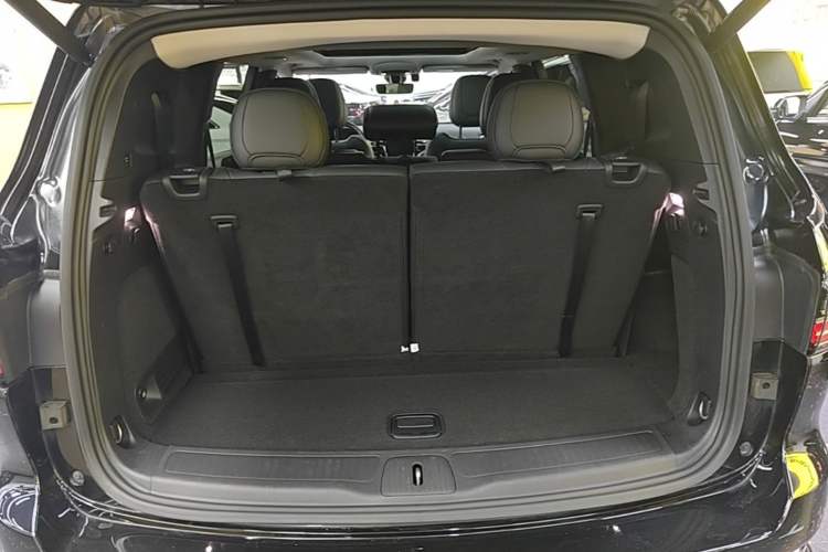 Used Jeep Grand Commander 2022 2.0T Four-Wheel Drive Luxury Edition Trunk