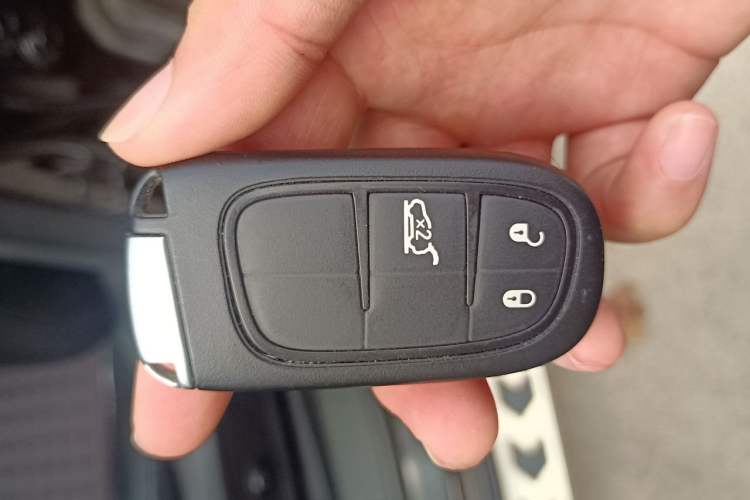 Used Jeep Grand Commander 2022 2.0T Four-Wheel Drive Luxury Edition Vehicle Key